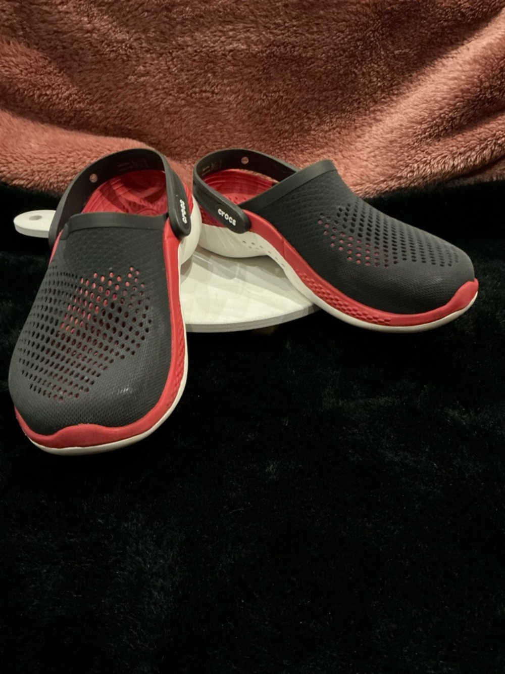 CROCS LiteRide 360 Black and Red Croslite Slip-On Clogs M6/W8